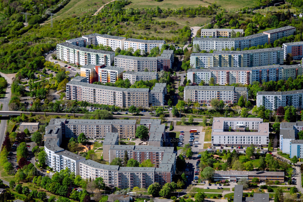 4026552 | ERFURT 07.05.2020 Wohngebiet Herrenberg im Südwesten von Erfurt im Bundesland Thüringen. Der Süden von Erfurt ist von Wohnblöcken und Plattenbauten geprägt. // Residential area of Herrenberg in Erfurt in the state of Thuringia. Foto: Gerhard Launer