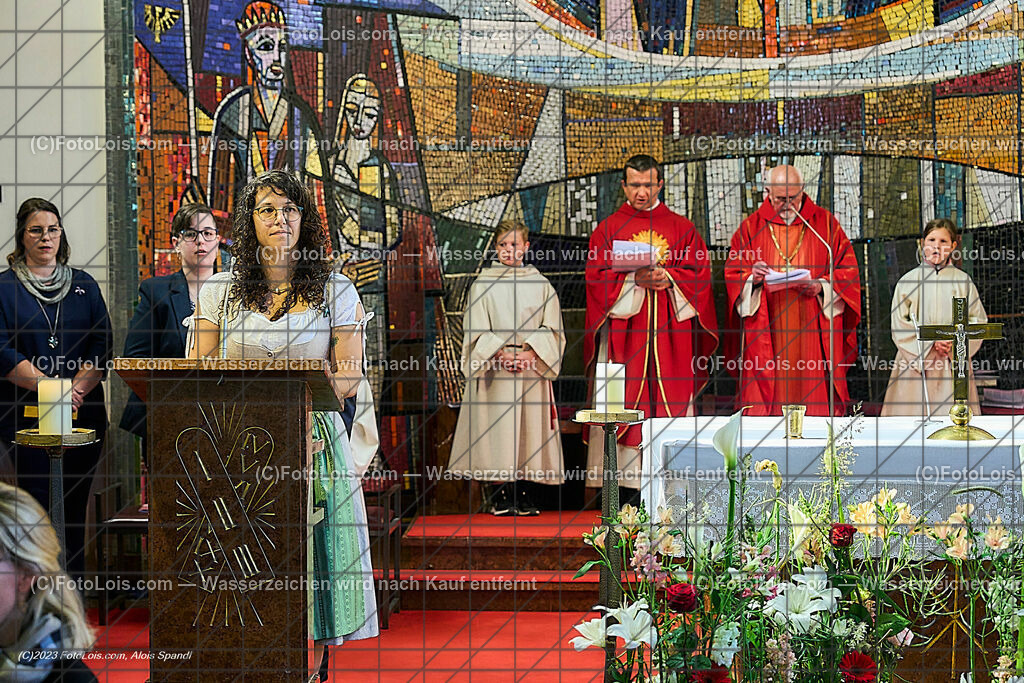 ALP2559_Pfarrfirmung Wieselburg_Fuerbitte | (C)FotoLois.com, Alois Spandl, Pfarrfirmung in Wieselburg mit Firmspender Eduard Gruber (ehemaliger Generalvikar der Diözese St. Pölten), Sa 3. Juni 2023.