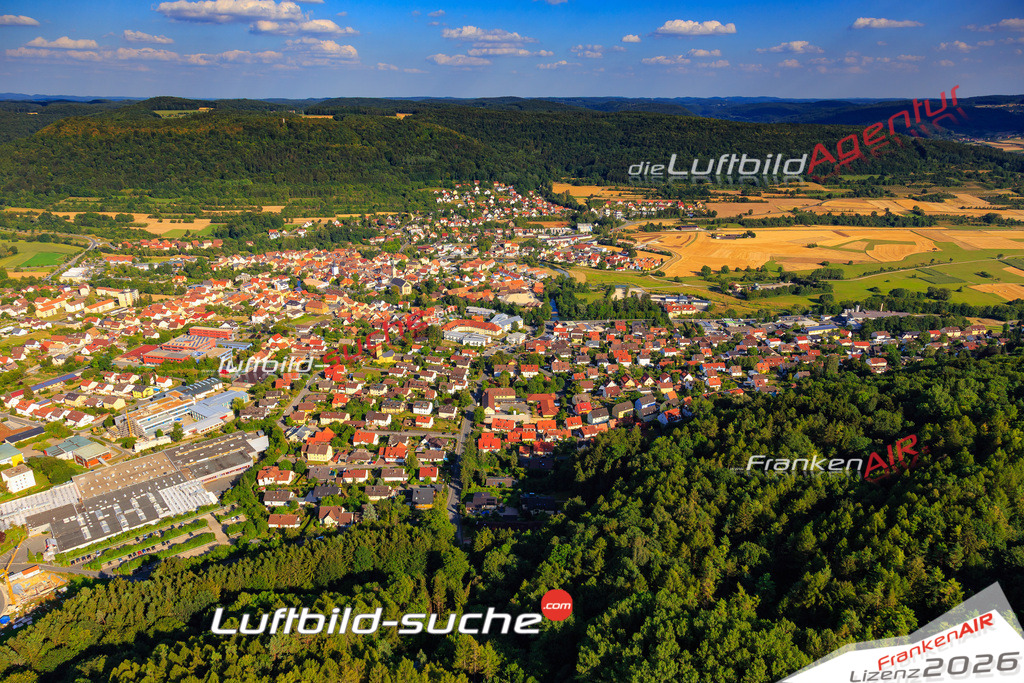 Die Luftaufnahme der Stadt Ebermannstadt wurde vom UL-Flugzeug heraus erstellt ( keine Drohne )- hohe Auflösung für beste Qualität