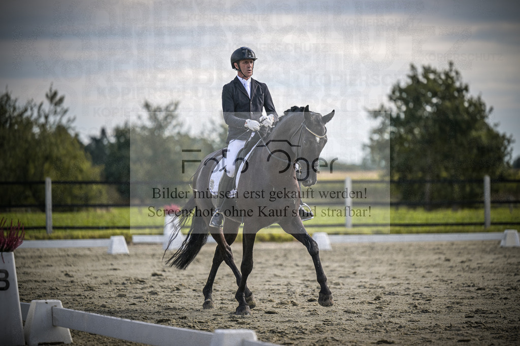 DOS_0353 | Entdecke hochwertige Reitturnierfotos von Foto Oger. Professionell, emotional und authentisch – jetzt Lieblingsmomente im Shop bestellen.Deutschlandweite Turnierfotografie. - Realisiert mit Pictrs.com