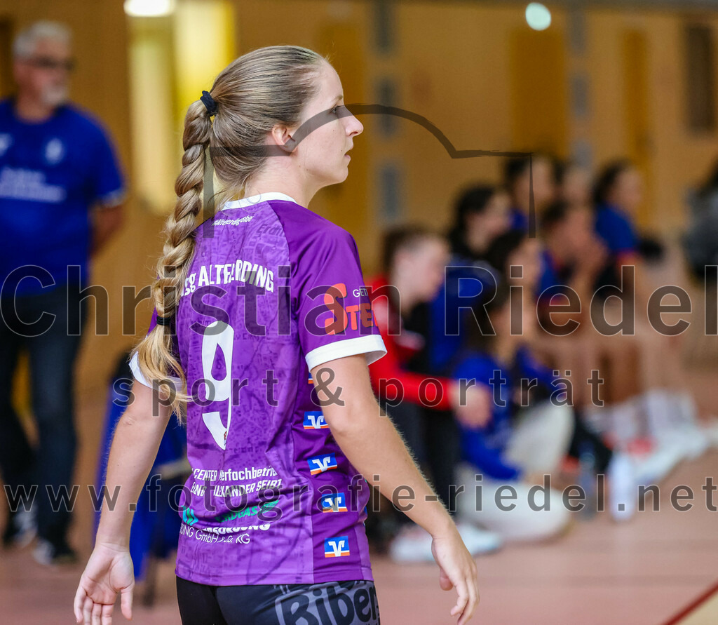 2023-10-14_057_SpVgg_Altenerding_gegen_HSG_Freising_Neufahrn_Damen | Erding, Deutschland, 14.10.2023:
Handball, Bezirksliga Frauen Altbayern 2023 / 2024, 3. Spieltag, SpVgg Altenerding II gegen HSG Freising-Neufahrn II, Endergebnis: 23:28

Elisabeth Bauschmid (SpVgg Altenerding, #9)

Foto: Christian Riedel / fotografie-riedel.net