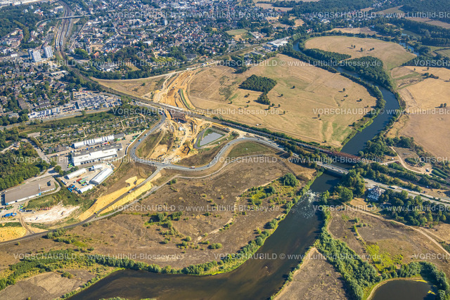 Wesel220806200 | Luftbild, Lippemündungsraum, Lippeaue, Baustelle und Neubau Erweiterung Bundesstraße B8, Gleitsohle - kräuselndes Wasser, nahe Lippeschlößchen, Fusternberg, Wesel, Ruhrgebiet, Nordrhein-Westfalen, Deutschland