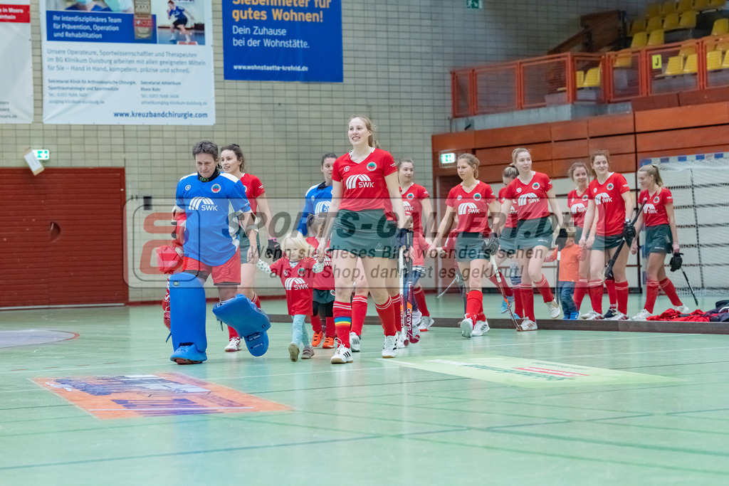 HK_20230122_103016 | 1. Bundesliga ( Halle ) Damen Crefelder HTC - Rot-Weiss Köln am 22.1.2023 Crefelder HTC  ( CHTC ) Halle Glockenspitz , Krefeld , Sonja Thüner Torfrau ( Crefelder HTc #1 ) , Küskes Anna ( Crefelder HTC #44 )