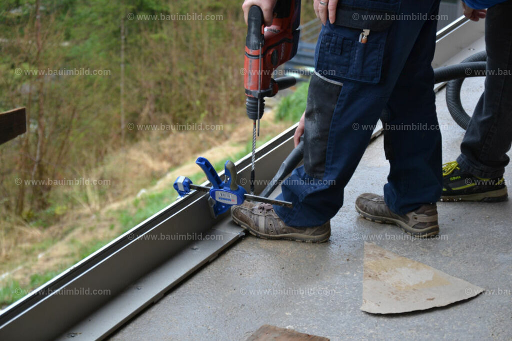 bib-lg24-metallbau-0009 | Nach LV-Leistungsgruppen sortierte Detailfotos über den Bau eines Hauses. Alle Hausbau-Bilder direkt vom Urheber und Autor der Website Haus-Selber-Bauen.com