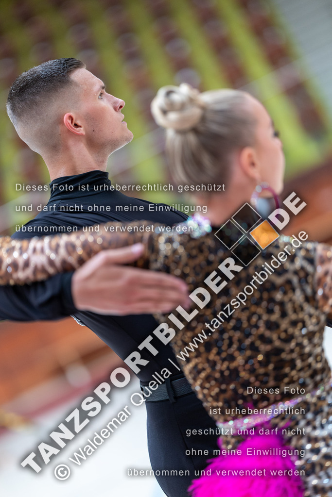 20240810-00654 | Hier finden Sie Tanz Bilder vom Latein und Standard Formationen tanzen. Sportbilder vom Tanzsport. Schöne Fotos und von Weltmeisterschaft, Europameisterschaft, Bundesliga, Regionalliga, Oberliga und Landesliga sowie von GOC Stuttgart, DanceComp, WM Bremen