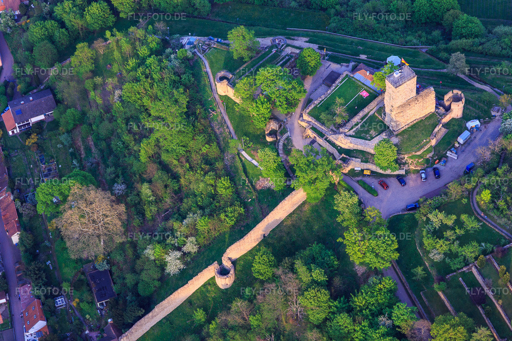 Luftbild: Wehrmauer zur Wachtenburg (Ruine 