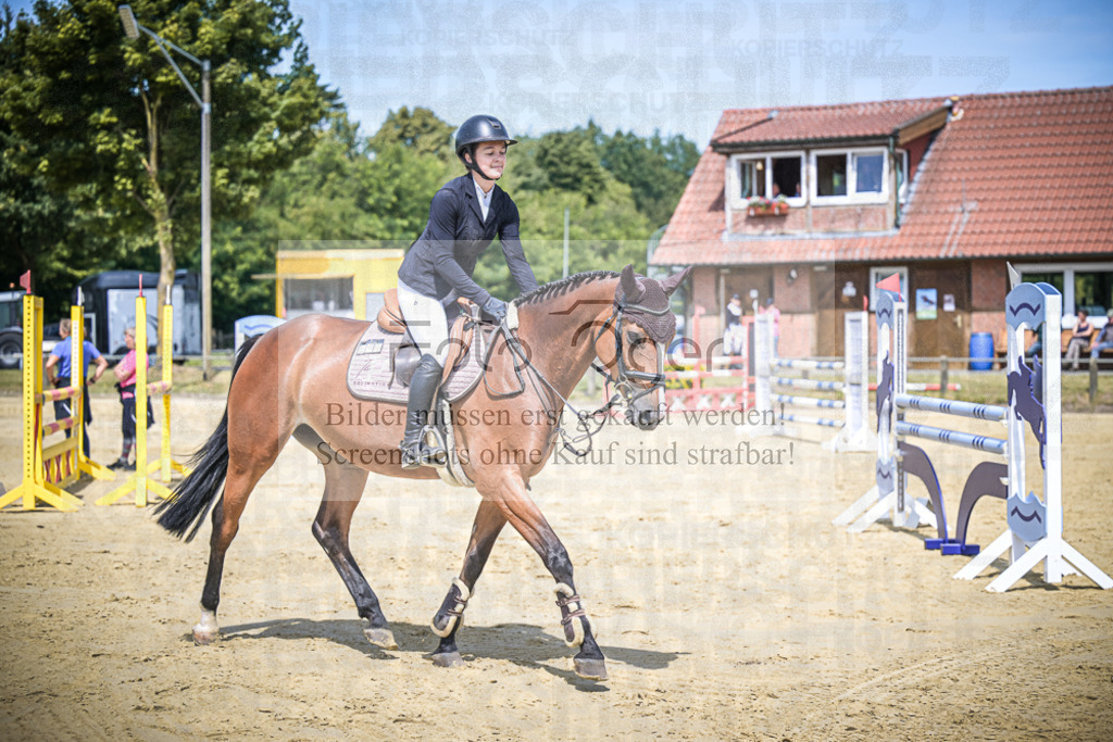 DOS_8060 | Entdecke hochwertige Reitturnierfotos von Foto Oger. Professionell, emotional und authentisch – jetzt Lieblingsmomente im Shop bestellen.Deutschlandweite Turnierfotografie. - Realisiert mit Pictrs.com