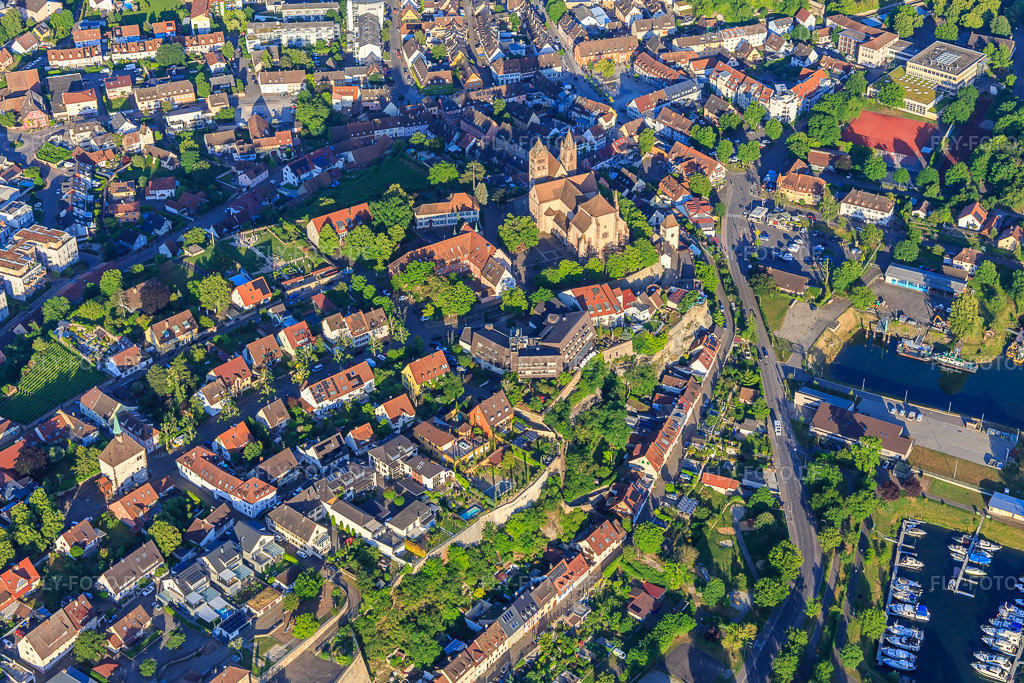 Luftbild: Breisacher Münster St. Stephan aus Nordosten in Breisach am Rhein im Bundesland Baden-Württemberg in Deutschland. – Foto: IMG_147852.jpg vom 30.05.2025 durch Werner Riehm/FLY-FOTO.de – Auflösung des Originals: 5291 x 3527 px – WWW.ST-STEPHAN-BREISACH.DE