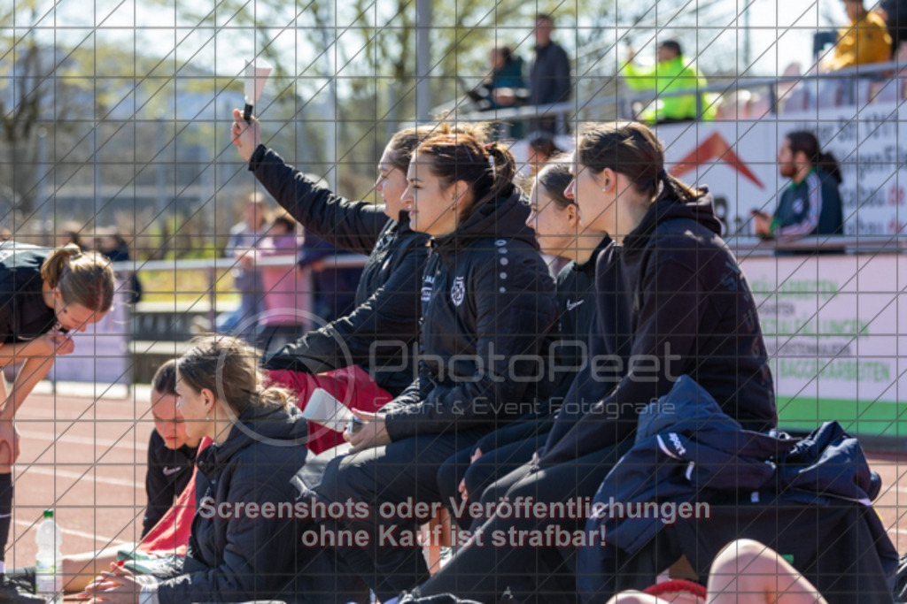 20250406_143742_0412 | #,1.FC Donzdorf (rot) vs. SV Jungingen (schwarz), Fussball, Frauen-Verbandsliga Württemberg, 16. Spieltag, Saison 2024/2025, Rasenplatz Lautertal Stadion, Süßener Straße 16, 73072 Donzdorf, 06.04.2025 - 13:00 Uhr,Foto: PhotoPeet-Sportfotografie/Peter Harich
