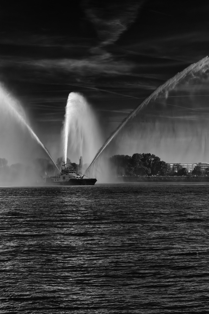 2025_05_11_HH-TEUFELSBRUECK-836 HAFENGEBURTSTAG_MCP8227 sw2 | Hochwertig gedruckte Fotografien für die Wand, als Kalender und zum Verschenken. Hamburg & Norddeutschland und überall wo ich mit der Kamera unterwegs war.