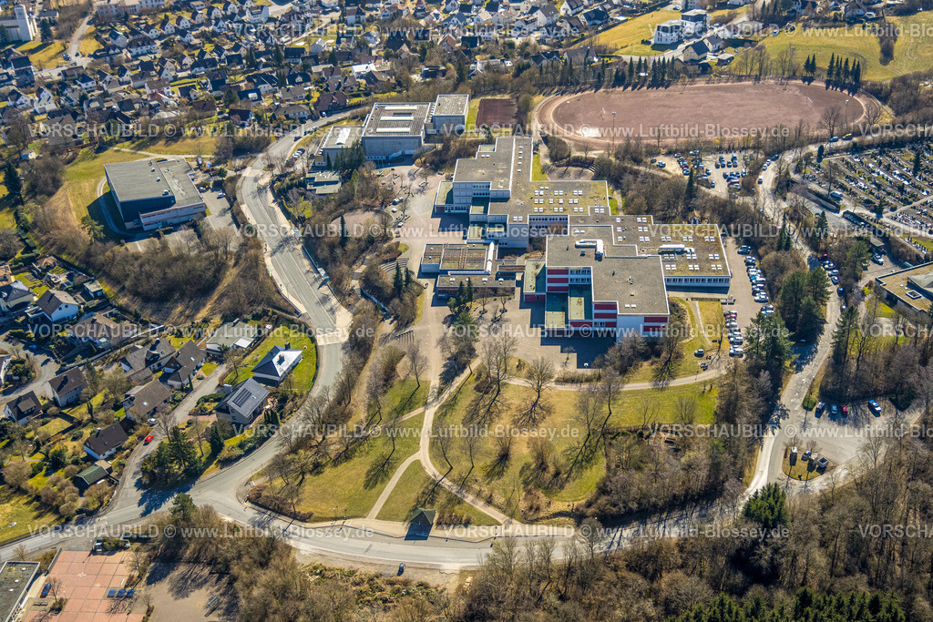 Sundern250304571 | Luftbild, Städtisches Gymnasium und Hauptschule mit Sportplatz, Sundern, Sauerland, Nordrhein-Westfalen, Deutschland