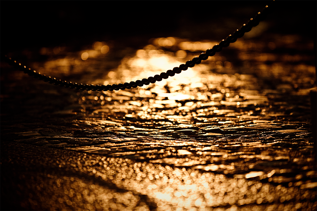 Chains in the sun | MiBArts Photography - Realisiert mit Pictrs.com