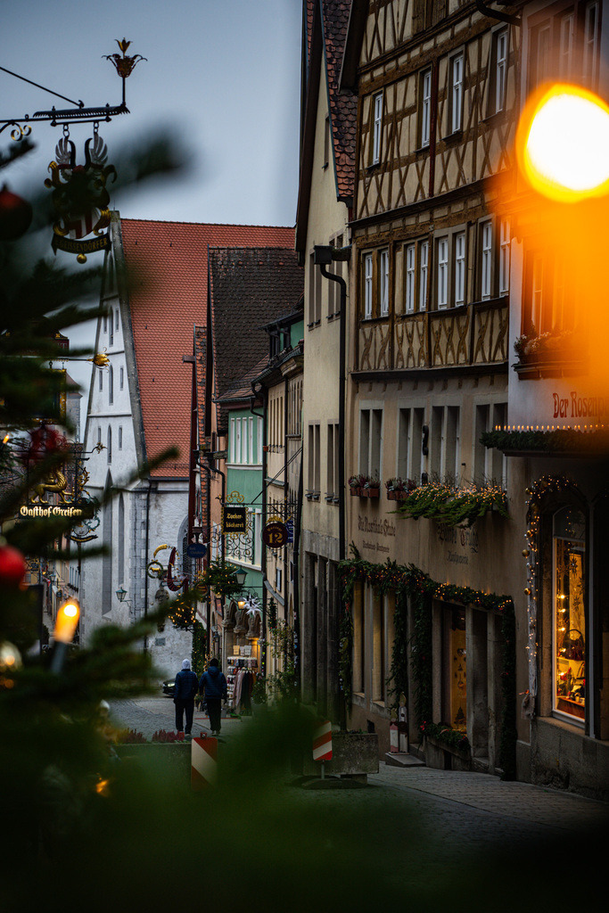 DSC05343 | Rothenburg ob der Tauber. Nur hier gibt es Exklusive und passend zur Jahreszeit Ihr Wandbild, T-Shirt, Tasse und alles was das Rothenburg Herz begehrt. - Realisiert mit Pictrs.com