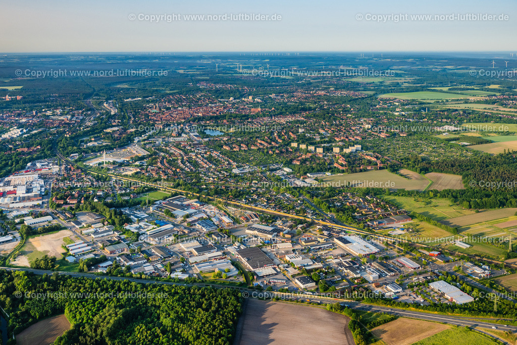 Lüneburg_Gewerbegebiet_Nord_ELS_3277050623 | LüNEBURG 05.06.2023 Industrie- und Gewerbegebiet Goseburg Zeltberg in Lüneburg im Bundesland Niedersachsen, Deutschland. // Industrial and commercial area Goseburg Zeltberg in Lueneburg in the state Lower Saxony, Germany. Foto: Martin Elsen
