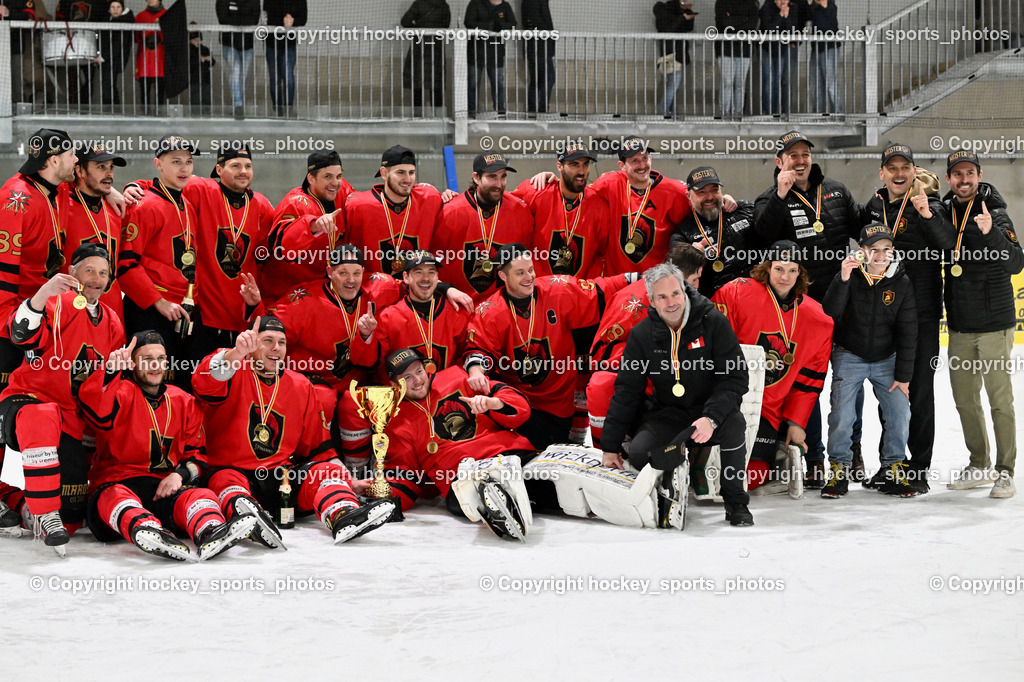 Lendhafen Seelöwen vs. Spartans Althofen | Meisterfoto Spartans Althofen 2024/25, Siegerehrung, Meisterfeier, Lendhafen Seelöwen vs. Spartans Althofen, Lendhafen Seelöwen vs. Spartans Althofen am 14.02.2025 in Ferlach (HTC Eishalle Ferlach), Austria, (Photo by Bernd Stefan)