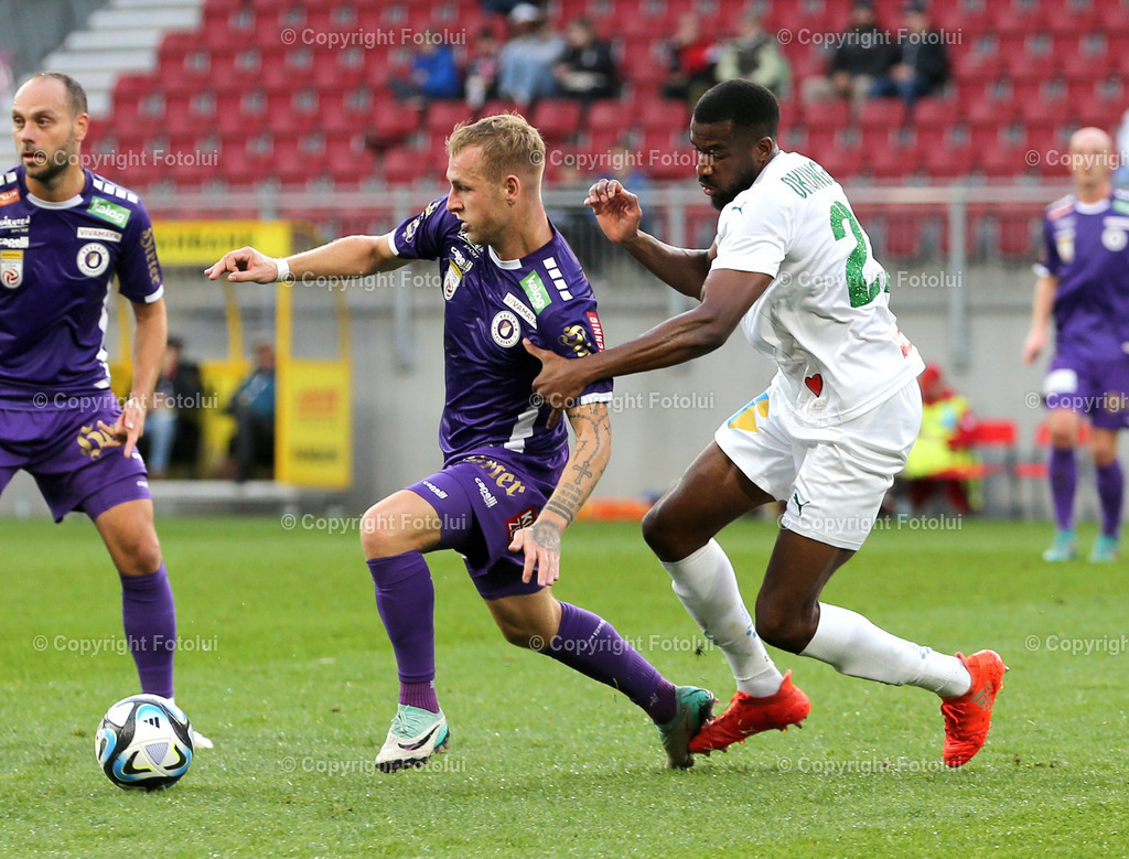 A_LUI_281023_04 | SPORT,FUSSBALL,ADMIRAL BUNDESLIGA AUSTRIA KLAGENFURT-WSG TIROL 28.10.2023IM BILD: OSARENREN OKUNGBOWA (WSG) UND FLORIAN JARITZ (KLAGENGURT)FOTO: FOTOLUI