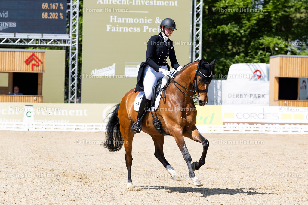 TH_568-NICOLAYSEN Cara (GER)_ Sun of my heart_17981 | Deutsches Spring- und Dressur-Derby 2024 am 10.05.24 in Hamburg, 568NICOLAYSEN Cara (GER), Sun of my heart