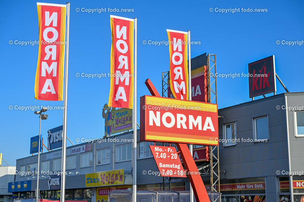 Oberoesterreich_ Leonding_ 18.01.2025-23 | 18.01.2025, Oberoesterreich, AUT, Leonding, im Bild Themenbild, Stadtansichten, Norma, Lebensmittel, Handel, Einzelhandel, Waren, einkaufen, Schild, Leuchtreklame, Werbung, Reklame