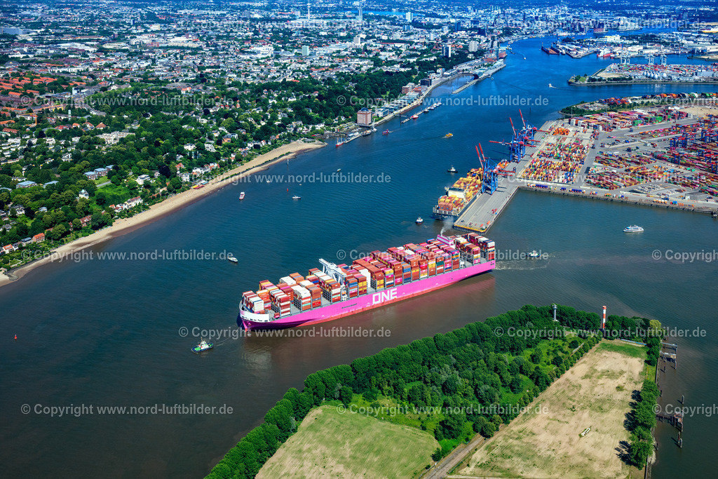 Hamburg_Containerschiff_One_Ingenuity_Burchardkai_ELS_7489010725 | HAMBURG 19.09.2025 Fahrendes Containerschiff " ONE Ingenuity " auf der Elbe wird mit Schleppern zum Burchardkai gebracht in Hamburg, Deutschland. Weiterführende Informationen bei: HPA Hamburg Port Authority,  Hafen Hamburg Marketing e.V. (HHM). // Container ship " ONE Ingenuity " on the Elbe River is brought to Burchardkai by tugboats in Hamburg, Germany. Further information at: HPA Hamburg Port Authority,  Hafen Hamburg Marketing e.V. (HHM). Foto: Martin Elsen