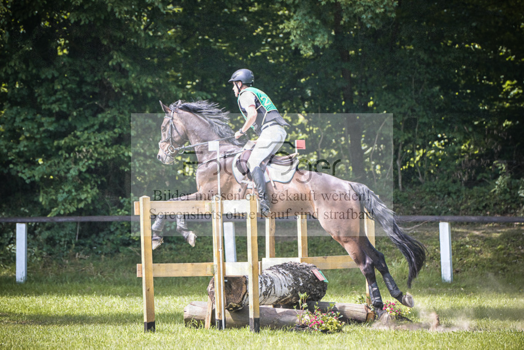 DOS_9889 | Entdecke hochwertige Reitturnierfotos von Foto Oger. Professionell, emotional und authentisch – jetzt Lieblingsmomente im Shop bestellen.Deutschlandweite Turnierfotografie. - Realisiert mit Pictrs.com