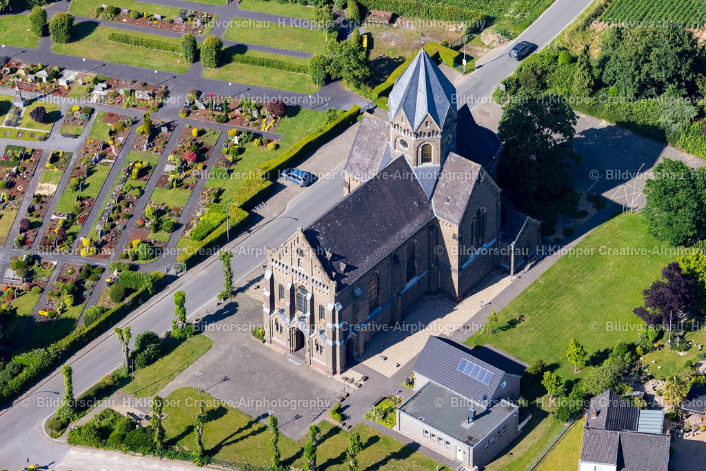 Luftbild Kerken-Stenden-4864 | Luftbildfotografie Kirchengebäude "St.Thomas Stenden"an der Straße Mühlenweg, Alter Kirchweg in Kerken im Bundesland Nordrhein-Westfalen, Deutschlan - Realisiert mit Pictrs.com