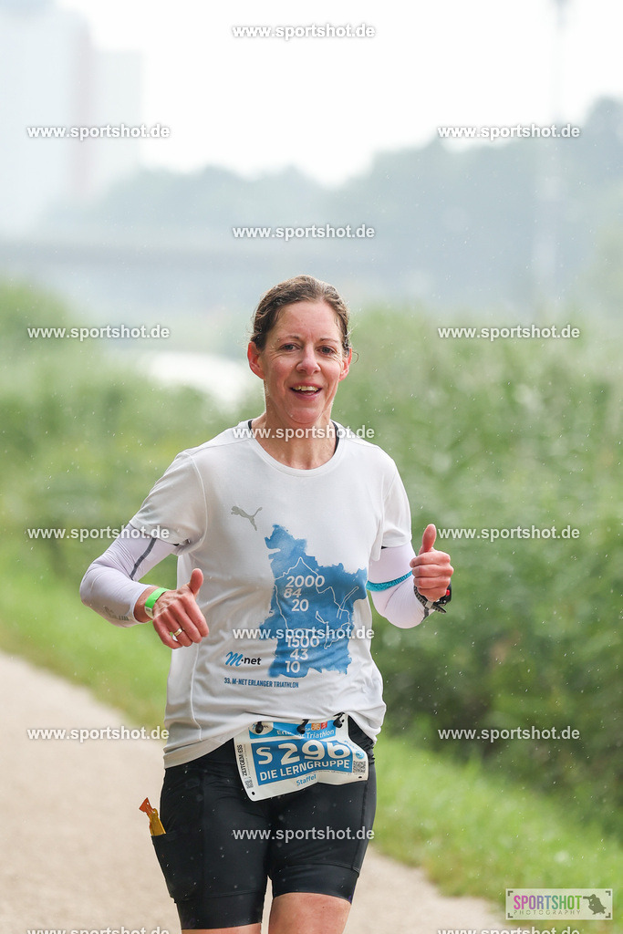 LUR_1233 | 34. M-net Erlanger Triathlon 2025 #erlangertriathlon  #mnettriathlon2025 #mnettriathlon #team #olympischedistanz #mitteldistanz #triathlon #maindonaukanal  #erlangertriathlon2025 #yourpictrs #tv1848 #tv1848erlangen  #triathlonbayern #sportinerlangen #demsportverbunden #sportshot_your_pictrs Copyright: www.sportshot.de
