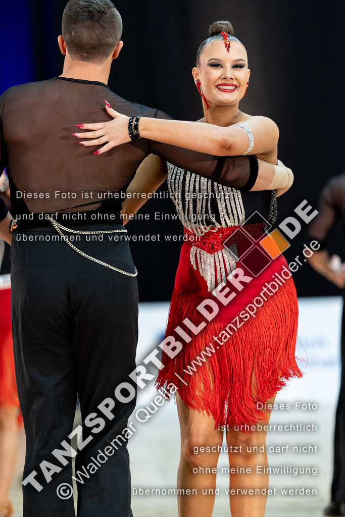 20240120-00120 | Hier finden Sie Tanz Bilder vom Latein und Standard Formationen tanzen. Sportbilder vom Tanzsport. Schöne Fotos und von Weltmeisterschaft, Europameisterschaft, Bundesliga, Regionalliga, Oberliga und Landesliga sowie von GOC Stuttgart, DanceComp, WM Bremen