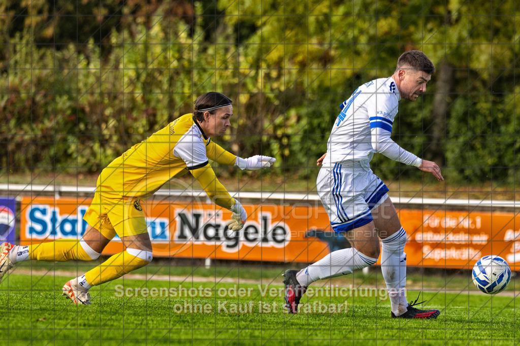20261010_155909_0442-Bearbeitet_(c)_by_PhotoPeet | Dominik Cseri (1.FC Eislingen #24) beim 2:01.FC Eislingen (weiß) vs. TSV Bernhausen (lila), Fussball, Landesliga 2 - wfv, 11. Spieltag, Saison 2026/2027, Rasenplatz, Eichbachstation, Haldenstraße, 73054 Eislingen, 10.10.2026 - 15:30 Uhr,Foto: PhotoPeet / Sport- &amp; Eventfotografie / Peter Harich