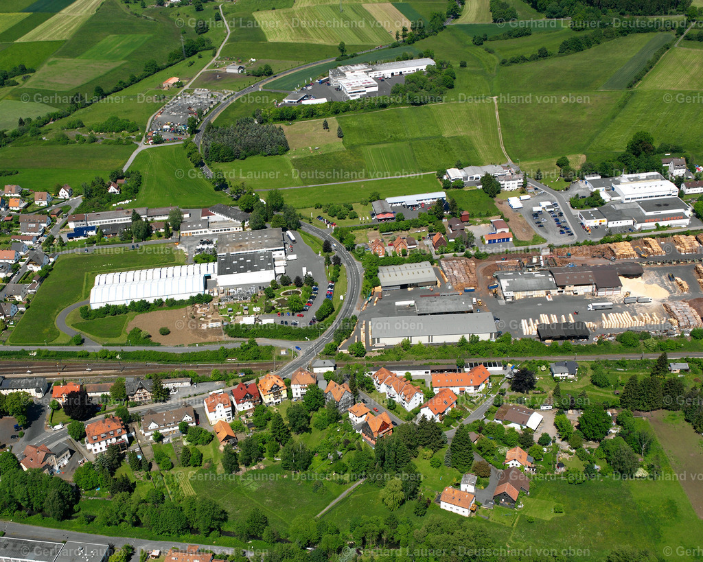 2615740 | LAUTERBACH (HESSEN) 09.06.2006 Gewerbegebiet und Firmenansiedlung  in Lauterbach (Hessen) im Bundesland Hessen, Deutschland // Industrial estate and company settlement  in Lauterbach (Hessen) in the state Hesse, Germany Foto: Gerhard Launer