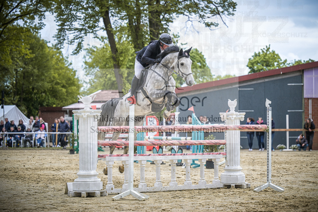 DOS_1988 | Entdecke hochwertige Reitturnierfotos von Foto Oger. Professionell, emotional und authentisch – jetzt Lieblingsmomente im Shop bestellen.Deutschlandweite Turnierfotografie. - Realisiert mit Pictrs.com
