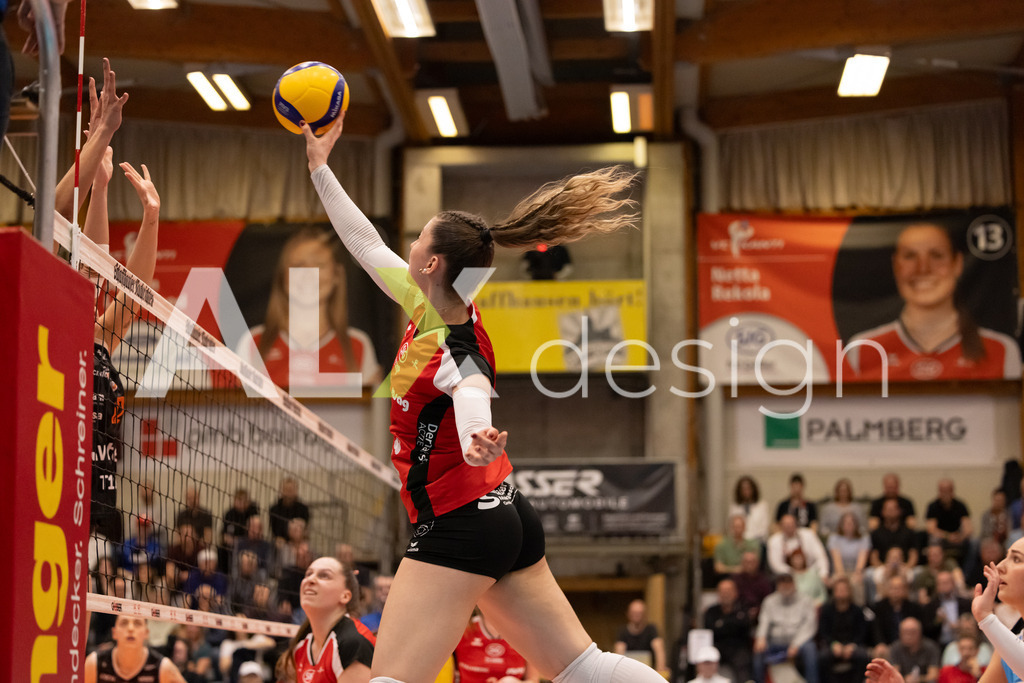 Volleyball I Frauen I Saison 2025-2026 I Volleyball NLA | Women I  Playoffs Finals 2/5 I  VC Kanti Schaffhausen - viteos NUC I  10.04.2026 | 17 Leana Zuvic (CH) (VC Kanti Schaffhausen) - Aussen - Realisiert mit Pictrs.com