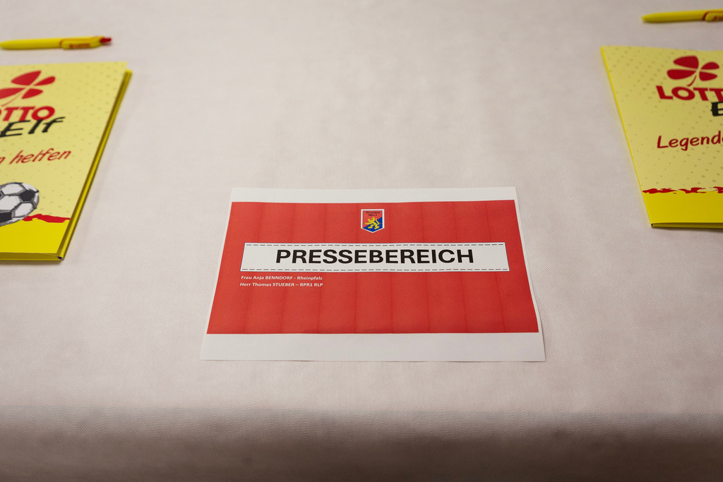Pressekonferenz TSV Carlsberg, Lotto Elf | Carlsberg - 06.08.2025: Pressekonferenz TSV Carlsberg, Lotto Elf in Carlsberg (Kunstrasenplatz), Germany. Photo by: BobNL design &amp; photography - Realized with Pictrs.com