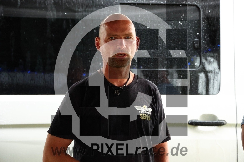social-20240604_33421 | Schöne Erinnerungen an spannende Momente - das festzuhalten ist unser Job. PIXELrace.de ist seit 2003 auf den Rennstrecken Europas unterwegs um die Action draußen beim Fahren und die wunderbare Stimmung imm Fahrerlager für euch einzufangen.