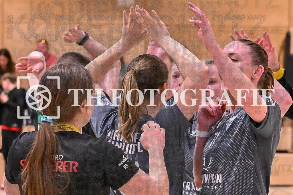 GER, SG Maulburg/Steinen - HB Kinzigtal, Handball, Suedbadenliga, 22. Spieltag, Saison 2023/2024, 27.04.2024 | Team HB Kinzigtal siegt und ist voller Freude. 

GER, SG Maulburg/Steinen - HB Kinzigtal, Handball, Suedbadenliga, 22. Spieltag, Saison 2023/2024, 27.04.2024

Foto: TH Fotografie/Thomas Hess