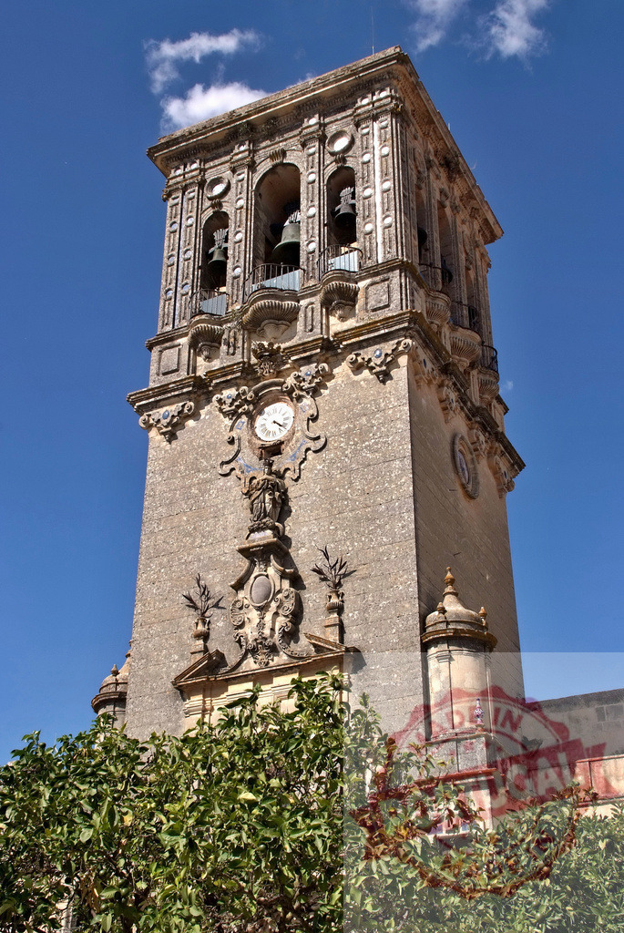 Bell tower of Santa María de la Asunción church, Arcos de la Frontera, Andalusia. Espana - Cadiz | Historic bell tower of a church with clock and decorative elements under a blue sky - Realisiert mit Pictrs.com