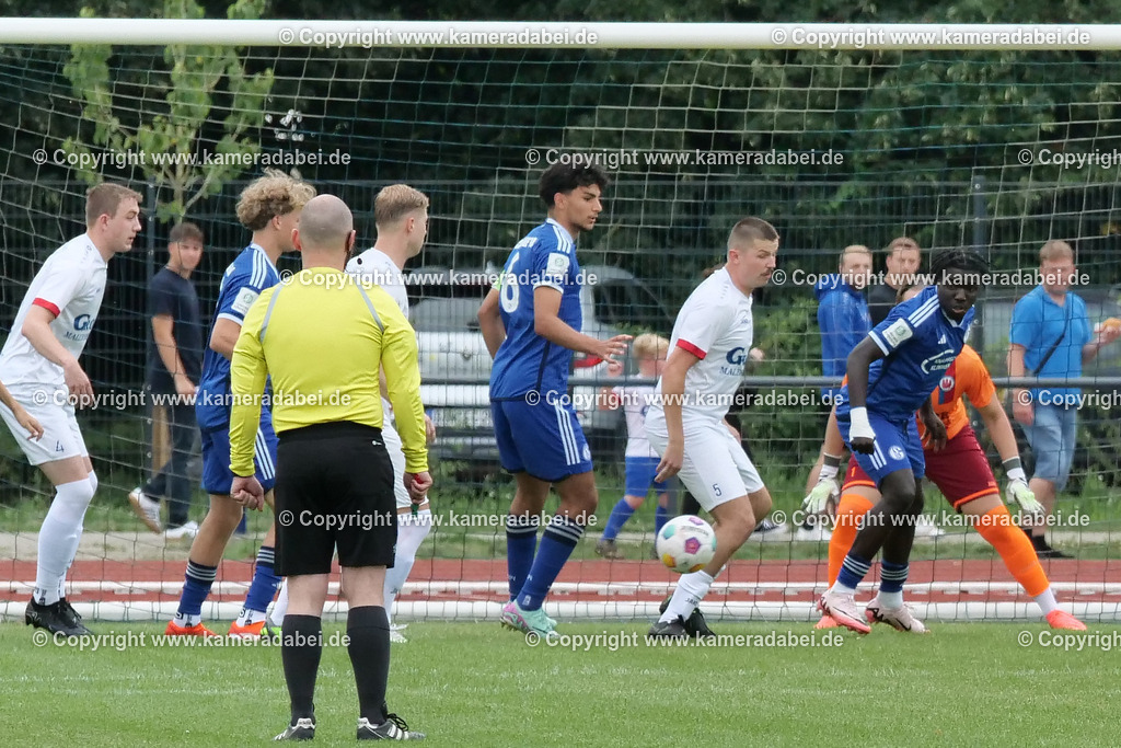 Fußball : Testspiel : SuS 09 Dinslaken - Schalke 04 U 19 am 25.07.2024 | Foto : Jochen Emde / www.kameradabei.de - Realisiert mit Pictrs.com
