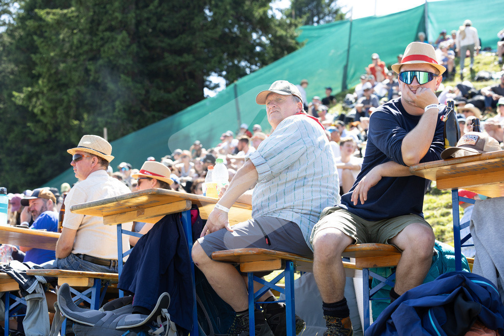 Rigi2025_2149 | Die Schwinger des Schwyzer Kantonalen Schwingerverbandes: Fotos, die Dynamik und Leidenschaft festhalten, sowie emotionale Momente aus dem traditionellen Schwingsport zeigen. - Realisiert mit Pictrs.com