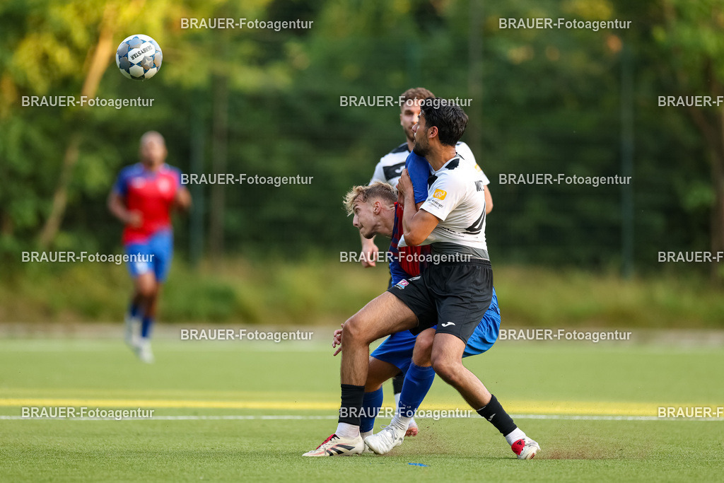 1_KFCWAT_20250723_0730.JPG -  - KFC Uerdingen - SG Wattenscheid 09 - Testspiel | Krefeld, Deutschland, 23.07.25: Serhat Kacmaz (SG Wattenscheid 09) und Etienne-Noel Reck (KFC Uerdingen) im Kampf um den Ball waehrend des Testspiel Spiels zwischen KFC Uerdingen - SG Wattenscheid 09 in der Covestro Sportpark am 23. July 2025 in Krefeld, Deutschland. (Foto von Stefan Brauer/Brauer-Fotoagentur)