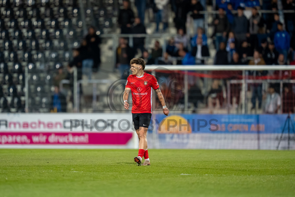 SG Sonnenhof Großaspach vs. SGV Freiberg, Fussball, Regionalliga Suedwest, 30. Spieltag, 22.04.2026 | Luca Molinari (SG Sonnenhof Großaspach, #21),SG Sonnenhof Großaspach vs. SGV Freiberg, Fussball, Regionalliga Suedwest, 30. Spieltag, 22.04.2026