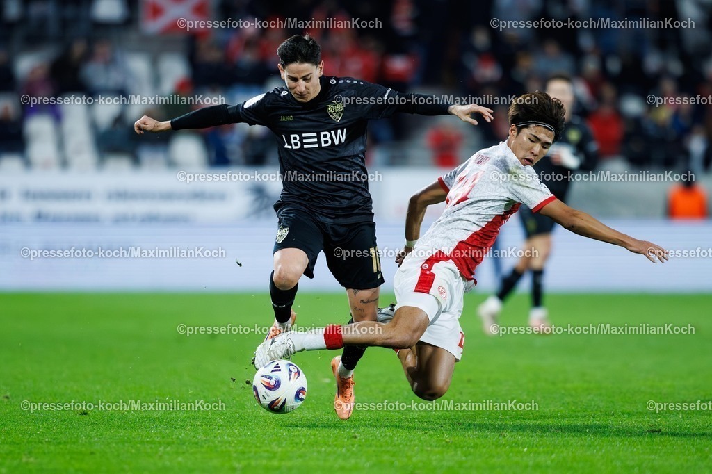 xKWIx05122501041 | 05.12.2025, xKWIx, Fußball, 3. Liga, Rot-Weiss Essen - VfB Stuttgart 2, Stadion an der Hafenstraße: Kaito Mizuta (Rot-Weiss Essen #24) im Zweikampf gegen Nicolás Sessa (VfB Stuttgart 2 #10) Photo: xKamilxWilkowskixPressefotoKochx