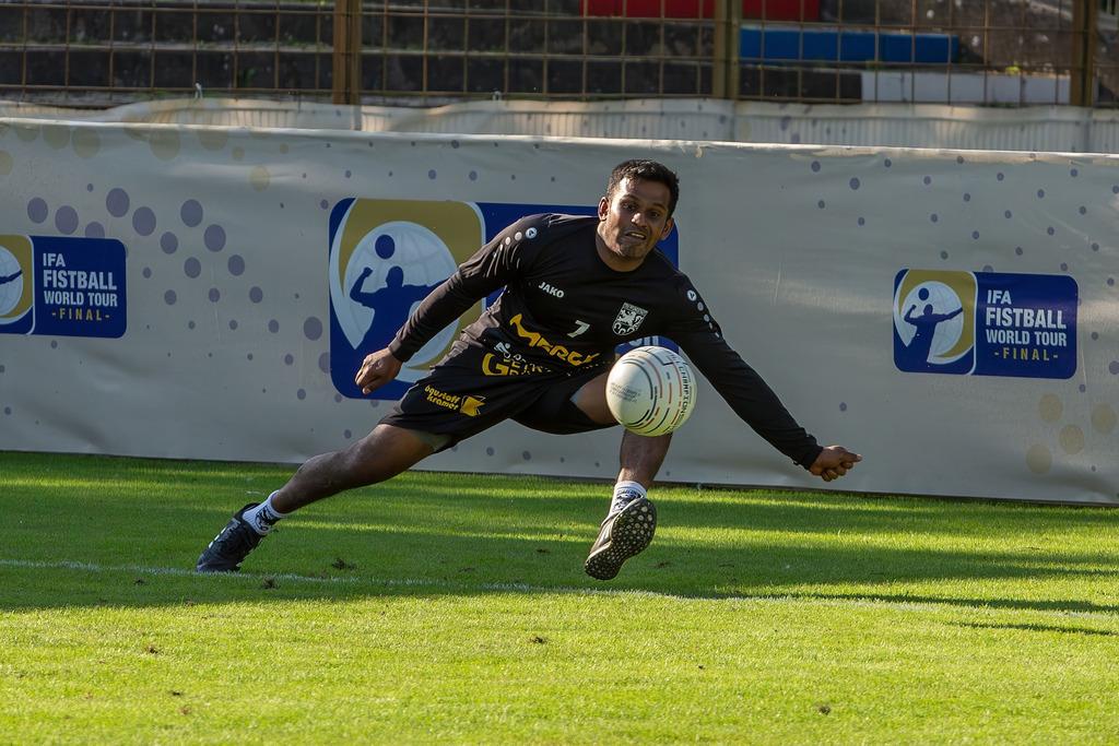Faustball: TSV Pfungstadt gegen TV Käfertal (IFA 2024 Fistball World Tour Finals Mannheim, Vorrundenspiel Gruppe A). Bild: Ajith Fernando (7, Pfungstadt) | Faustball: TSV Pfungstadt gegen TV Käfertal (IFA 2024 Fistball World Tour Finals Mannheim, Vorrundenspiel Gruppe A). Bild: Ajith Fernando (7, Pfungstadt) - Realisiert mit Pictrs.com