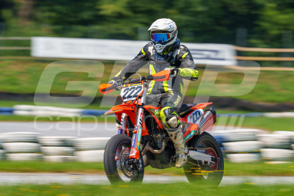 G-Cup + Supermoto Staatsmeisterschaft + Hungarian Supermoto Championship | GRIPcapture steht für authentische Sportfotografie in Österreich – für Momente, die mehr sind als Geschwindigkeit oder Ergebnis. Es geht um Emotion, Spannung, Fokus und den Augenblick, der oft nur einen Wimpernschlag dauert.Ob Motorsport, Teamsport oder 