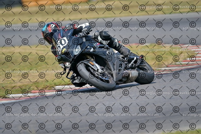 25bt04-1712 | markuskiefer.com - Realisiert mit Pictrs.com