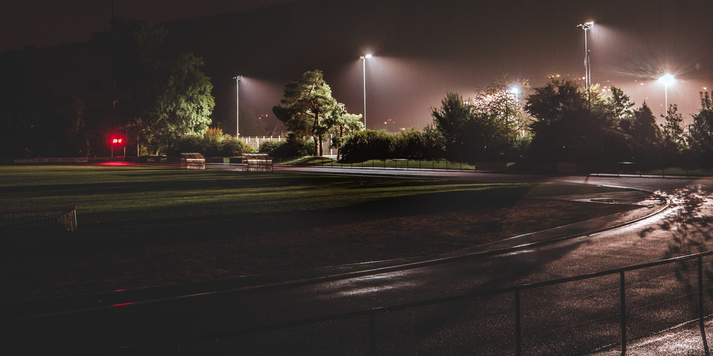 Sportplatz Gitterli | colour, farbig - Realisiert mit Pictrs.com