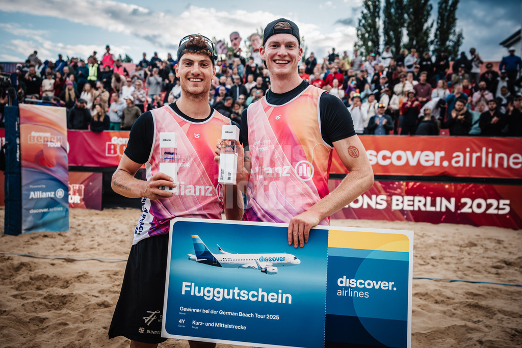 Beachvolleyball | Männer | Allianz German Beach Tour 2025 | Tourstop Berlin | 24.08.2025 | v.l. Max Just und Philipp Huster gewinnen das Turnier in Berlin
