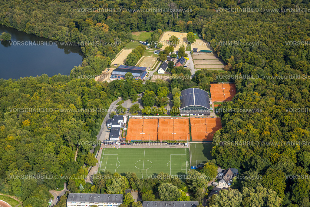 Dinslaken250904061 | Luftbild, Fußballstadion am Freibad TV Jahn Hiesfeld, Rotbachsee im Wald, Tennisplätze und Anlage Reitverein und Fahrverein 1946 e.V., Hiesfeld, Dinslaken, Ruhrgebiet, Nordrhein-Westfalen, Deutschland