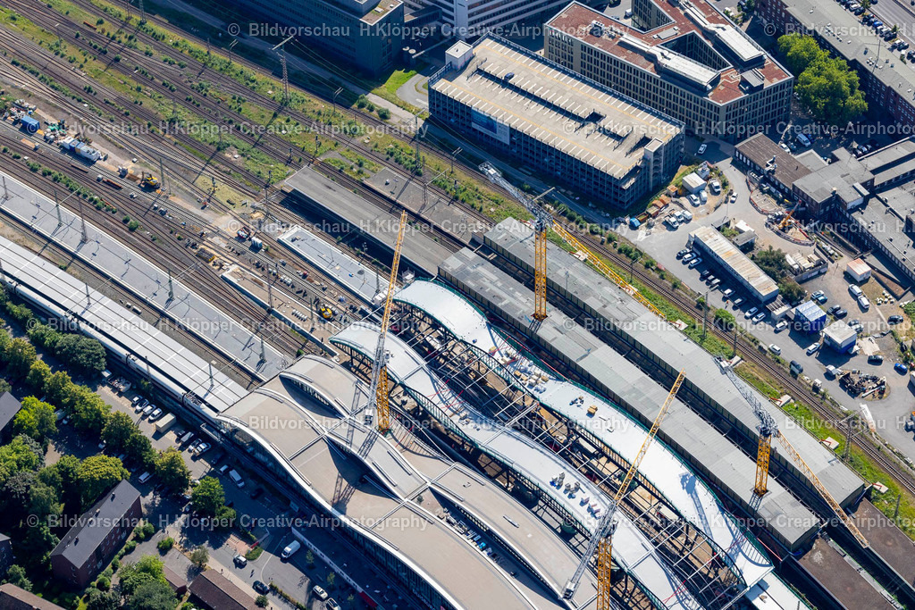Luftbild Duisburg-4478 | Baustelle zum Umbau des Hauptbahnhofes der Deutschen Bahn " Duisburger Welle " an der Otto-Keller-Straße im Ortsteil Dellviertel in Duisburg im Ruhrgebiet im Bundesland Nordrhein-Westfalen - Realisiert mit Pictrs.com