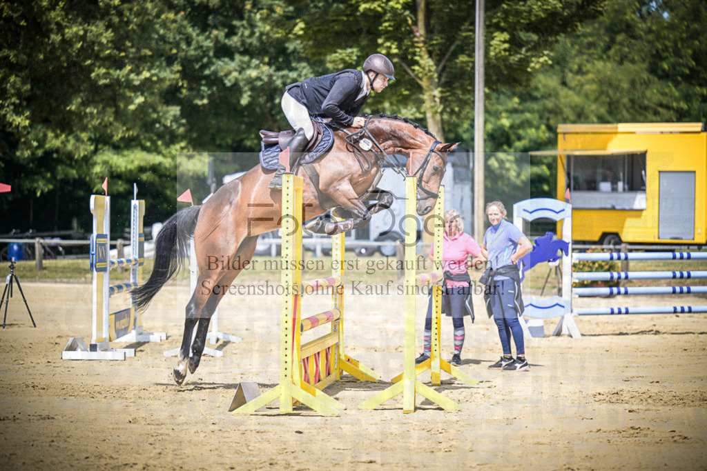 DOS_7823 | Entdecke hochwertige Reitturnierfotos von Foto Oger. Professionell, emotional und authentisch – jetzt Lieblingsmomente im Shop bestellen.Deutschlandweite Turnierfotografie. - Realisiert mit Pictrs.com