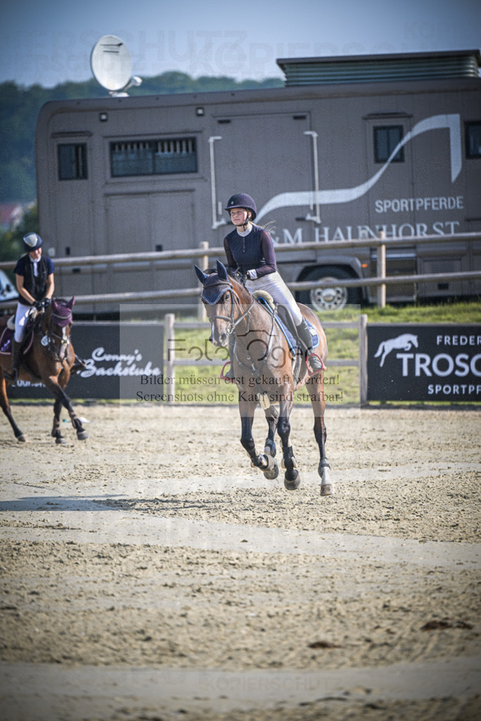 DOS_0139 | Entdecke hochwertige Reitturnierfotos von Foto Oger. Professionell, emotional und authentisch – jetzt Lieblingsmomente im Shop bestellen.Deutschlandweite Turnierfotografie. - Realisiert mit Pictrs.com