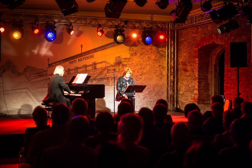 Uschi Brüning | Uschi Brüning im Forte Belvedere Leisnig zum Festival Hallo Leisnig 2022. - Realisiert mit Pictrs.com